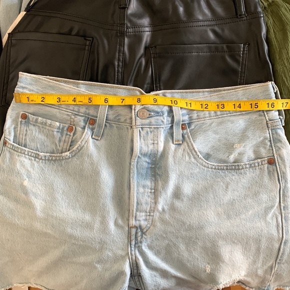 Levi’s 501 Original Mid Thigh Distressed Light Wash Shorts - Picture 8 of 8